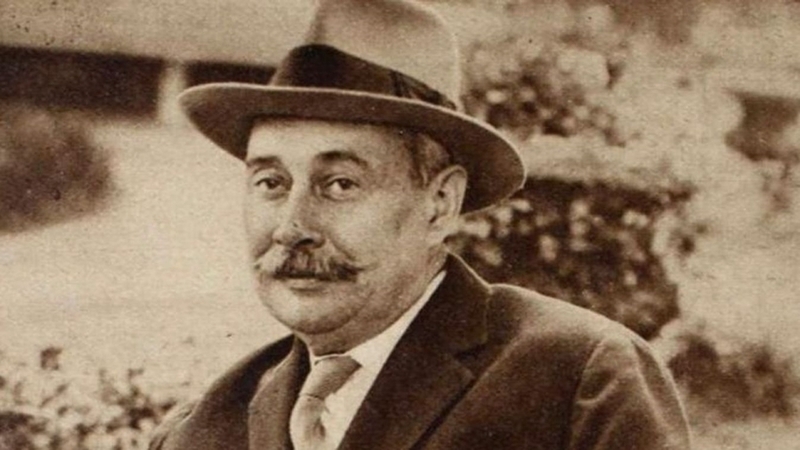 Szécsénykovácsi Krúdy Gyula (Nyíregyháza, Osztrák–Magyar Monarchia, 1878. október 21. – Budapest, Óbuda, Magyar Királyság, 1933. május 12.) író, hírlapíró, a modern magyar prózaírás kiváló mestere. Gyakrabban használt álnevei: Ábrándi, Alföldi remete, Balatoni remete, Fráter Julius, Gyula bácsi, Jó barát, Kuruc levente, Mélacsai, Mézeskalácsi, Nők öreg híve, Óbudai remete, Pletykási, Régi ablakok alatt sétáló, Rezeda úr, Rezeda Marcell, Szigeti harkály, Szigeti remete, Szigeti sétáló, Szindbád, Templárius, Török Gedeon.